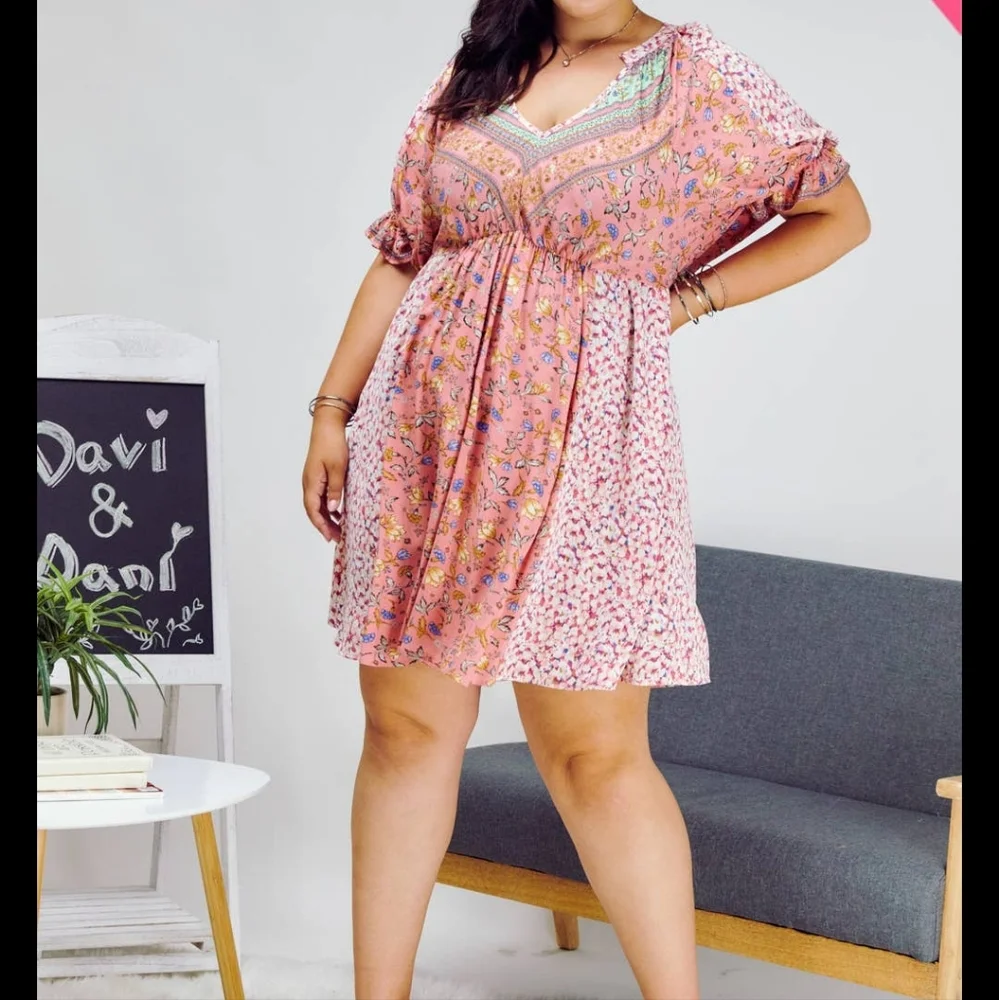 Blush Dress - Picture 5 of 6